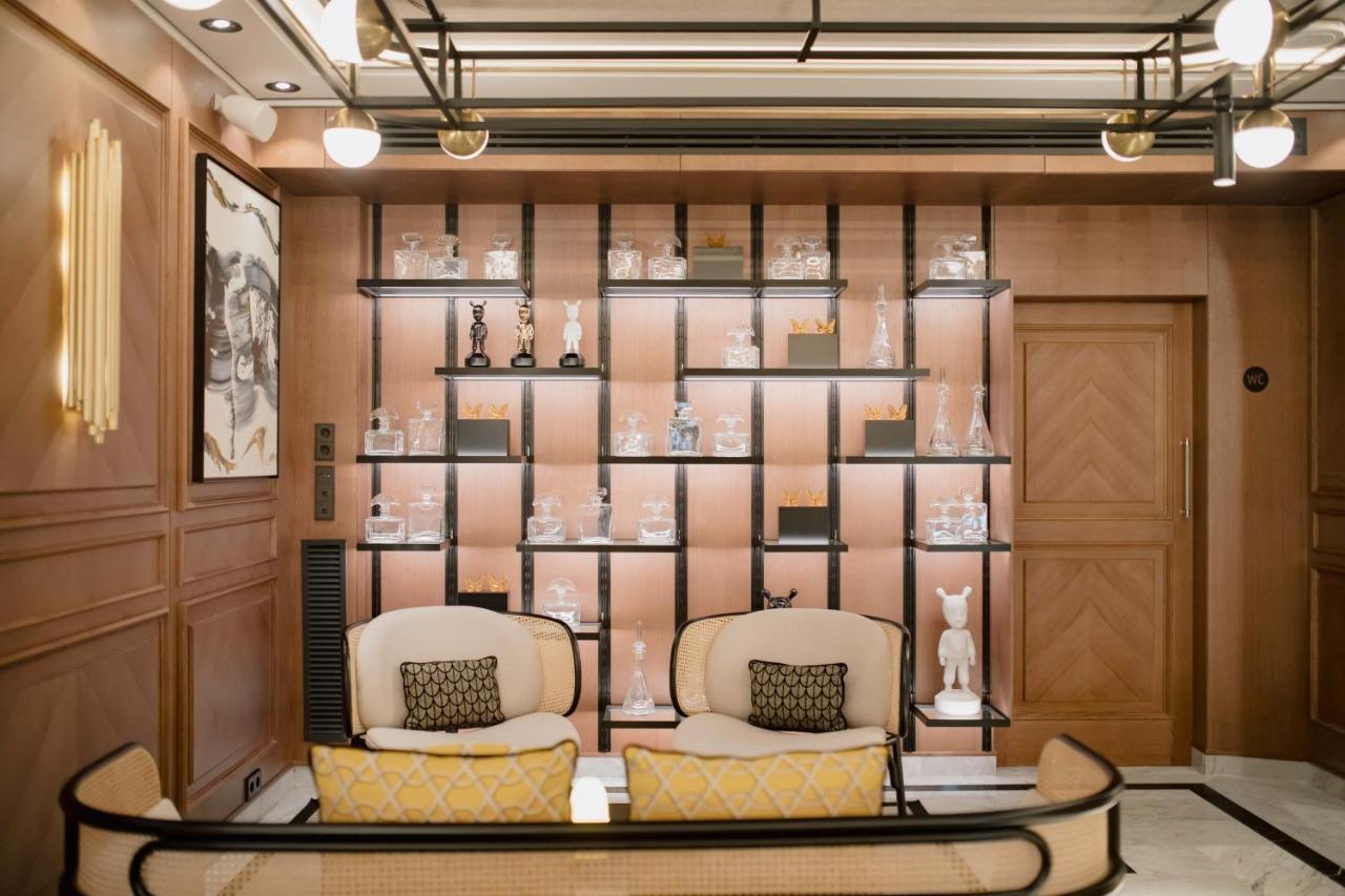 Myr Palacio Vallier Valencia Eksteriør bilde The interior of the perfume shop