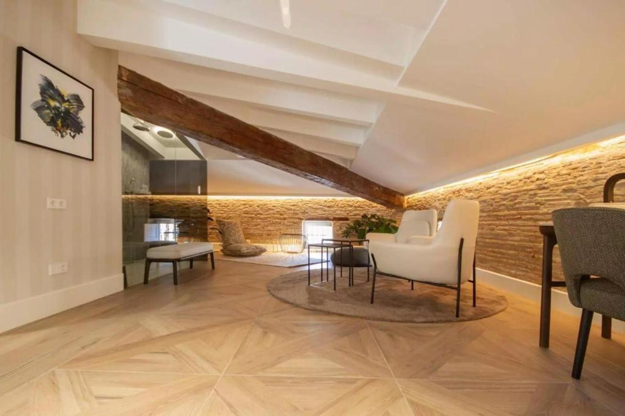 Myr Palacio Vallier Valencia Eksteriør bilde A living room with a parquet floor